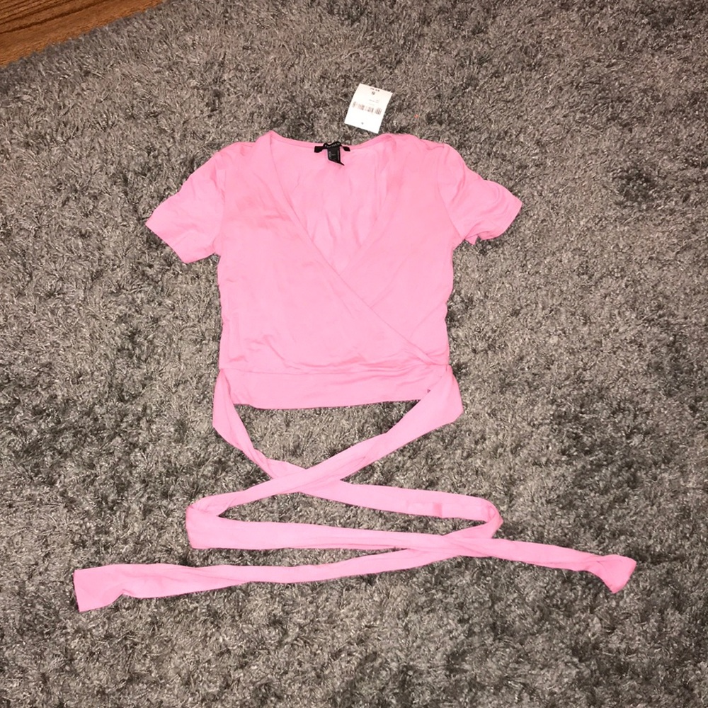 NWT Short sleeve wrap around crop